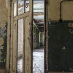 Porte d'une salle du monastère abandonné de Mechelen