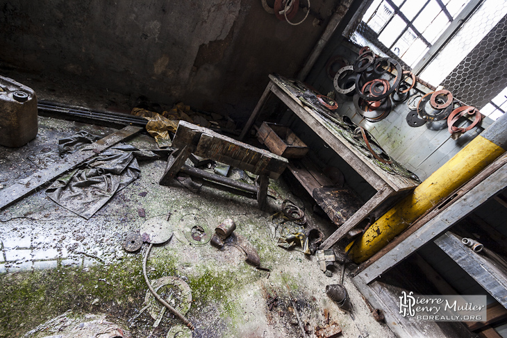 Atelier à l'abandon dans la papeterie Darblay