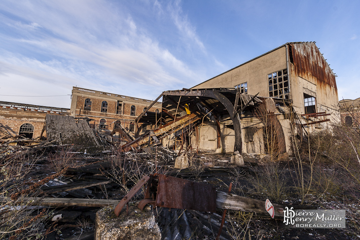 Début de destruction des bâtiments de l'ancienne papeterie Darbay