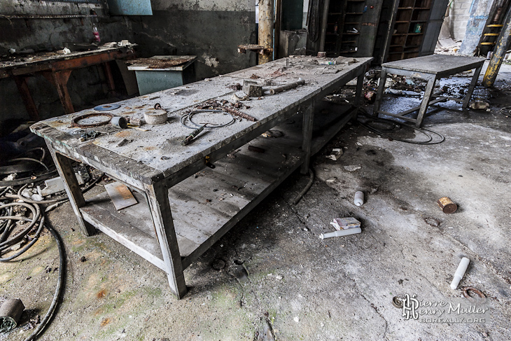 Etabli dans un atelier de la papeterie Darblay à Corbeil Essonnes