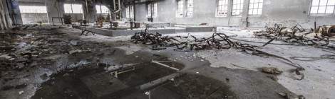 ...Hangar d&rsquo;usine abandonn&eacute;e &agrave; la papeterie Darblay...
