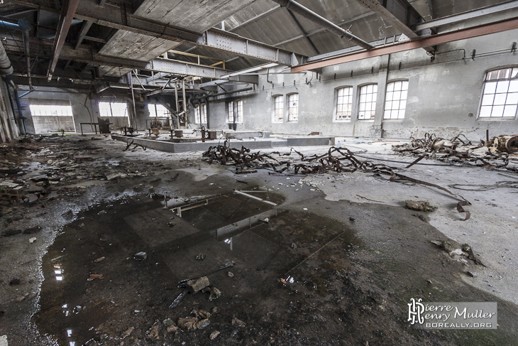 Hangar d'usine abandonnée à la papeterie Darblay