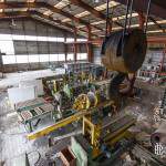 Palan de pont roulant dans un hangar moderne de la papeterie Darblay