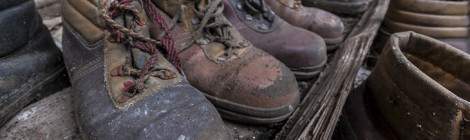... Les derniers ouvriers de l’usine ont rangés leurs chaussures de sécurité comme si le travaille continuait le lendemain. ...