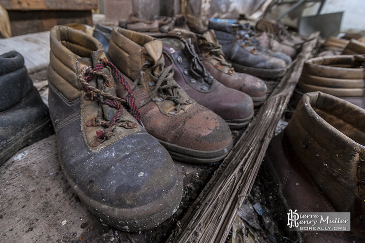 Vieilles chaussures de sécurité de la papeterie Darblay