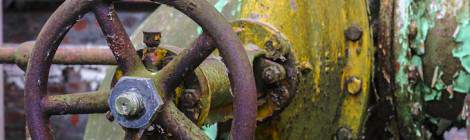 ...Le m&eacute;lange des couleurs des peintures mix&eacute; &agrave; la patine de la nature et du temps, fond des circuits hydrauliques de l&rsquo;usine SAFEA des oeuvres d&rsquo;arts....