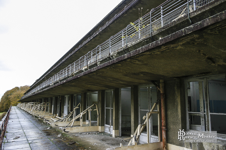 Balcons et chambres du sanatorium du Vexin