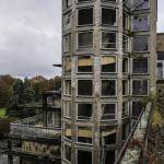 Cage d'escalier arrondie typique avec ses vitres carrées du sanatorium du Vexin