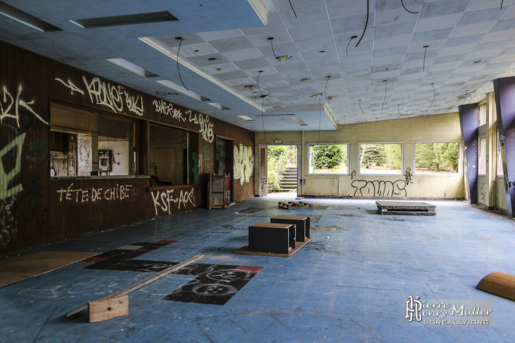 Salle du bar et salon du sanatorium du Vexin