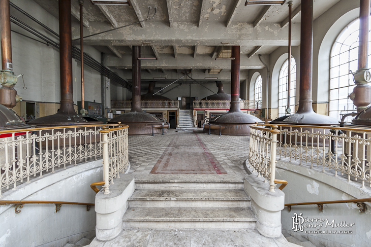 Grande salle des cuves à bière de la Brasserie Stella Artois de Leuven