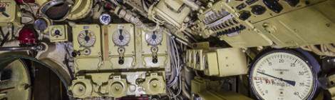 ...Poste du barreur du sous-marin Black Widow pour les commandes de direction....