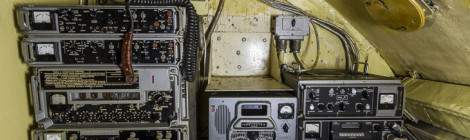 ...Postes de radios du sous-marin avec s&eacute;lecteur de fr&eacute;quence &agrave; aiguille et diff&eacute;rents mat&eacute;riels en fonction des gammes d&rsquo;ondes utilis&eacute;es....