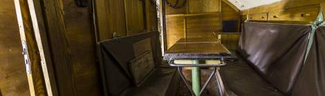 ...Wardroom servant de mess aux officiers du sous-marin. Lieu de vie mais aussi lieu de r&eacute;flexion strat&eacute;gique....