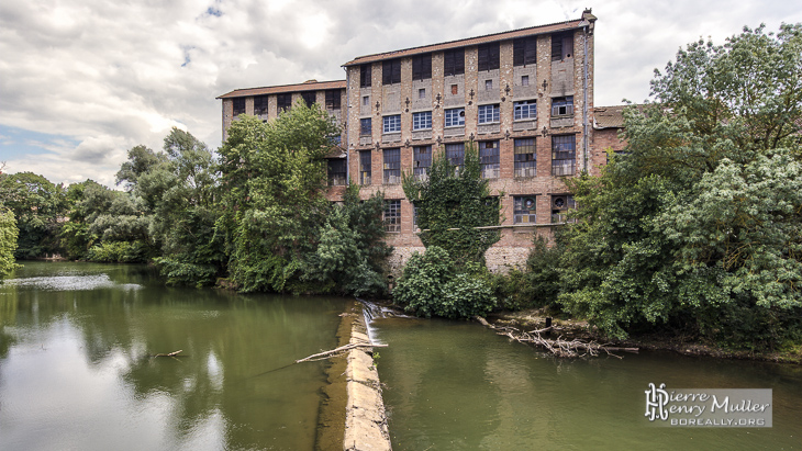 Bâtiments d'une tannerie au bord du Dadou