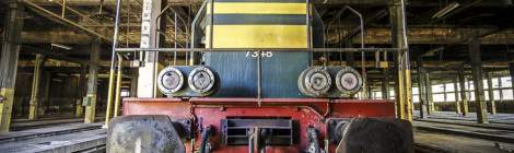 ...Locomotive SNCB 7348 en attente de ferraillage dans le dépôts de trains abandonnés de Charleroi....