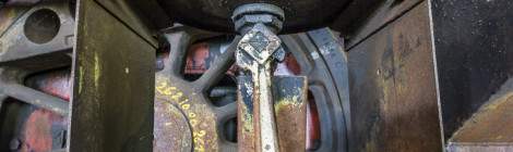 ...Manette d’action hydraulique sur un train SNCB....