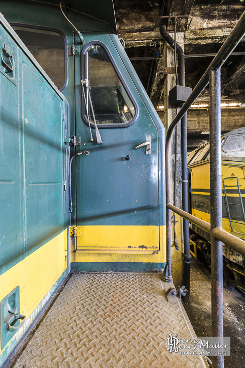 Pont latéral d'une locomotive SNCB