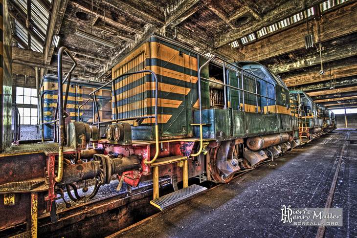 Trains abandonnés de Charleroi en HDR impressionniste