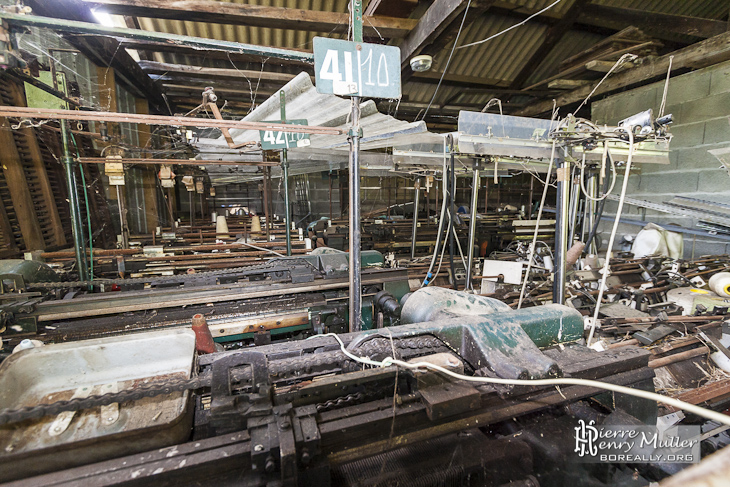 Machine à tisser pour la fabrication de béret basque à l'usine Pierre Laulhère