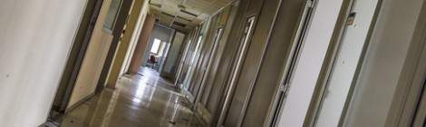 ...Couloir des bureaux de l&rsquo;usine LU Belin de Ris Orangis....