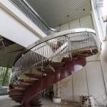 Escalier en colimaçon à l'accueil de l'usine