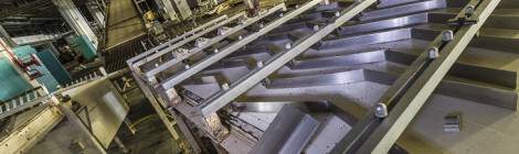 ...Rails d&rsquo;alignement sur la chaine de production...