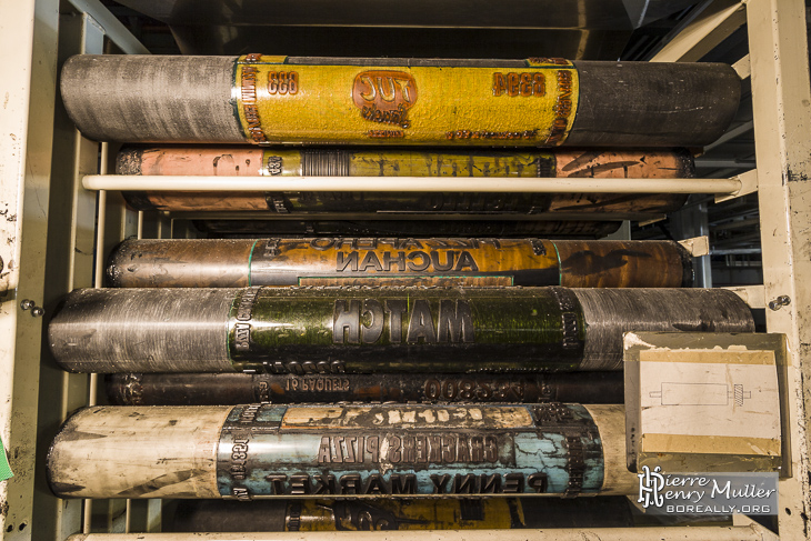 Stockage des rouleaux à motifs des emballages