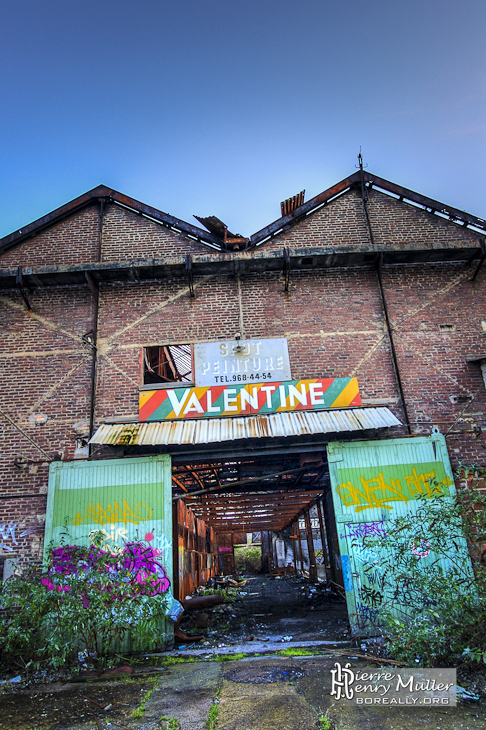 Entrée de l'usine Valentine à Houilles en TTHDR