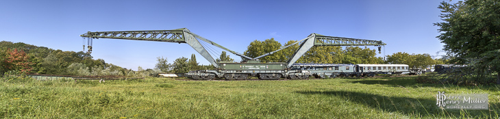 Diplodocus engin poseur de traverses de voies ferrées