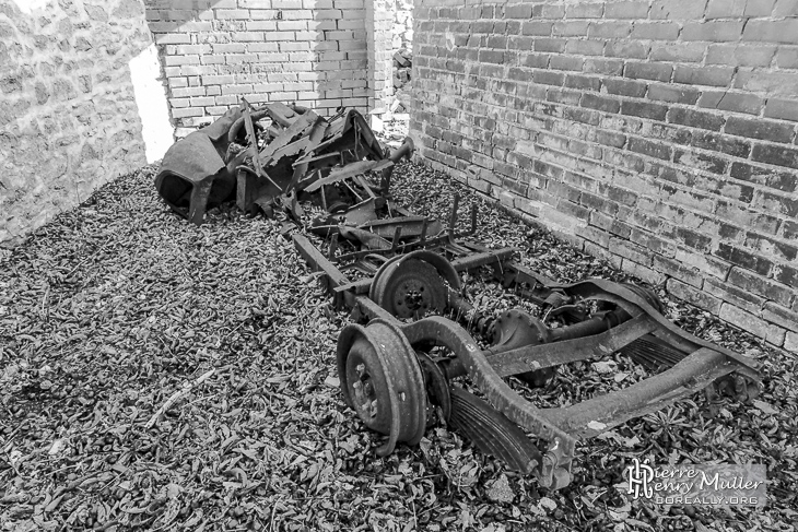 Chassis d'une épave de voiture