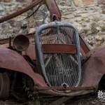 Epave d'une Citroen traction au village d'Oradour