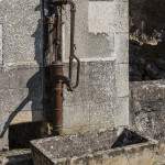 Fontaine à eau avec pompe manuelle