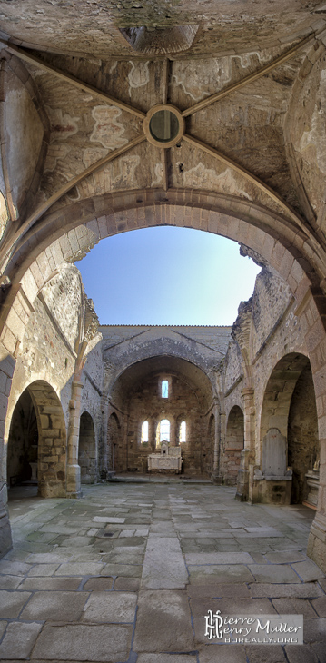 Intérieur église d'Oradour sur Glane