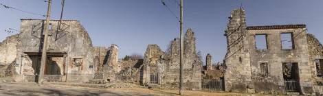 ...Maisons en ruine du village martyr...