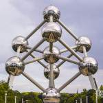 L'Atomium de Bruxelles en symétrie de face en TTHDR