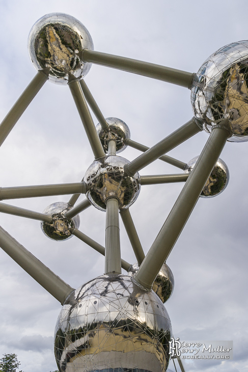 Au pied de l'Atomium à Bruxelles