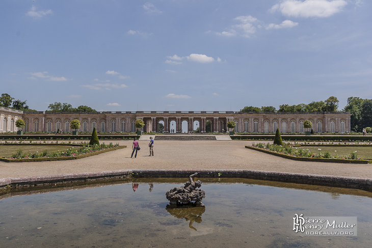 Bassin central des jardins du Grand Trianon du Château de Versailles