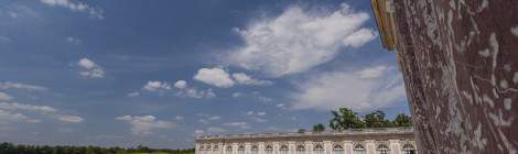 ...Les jardins et bassins du Grand Trianon vus depuis la galerie des colonnes....
