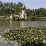 Tour de Malborough un phare dominant le Grand Lac du Hammeau de la Reine