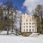 Neige autour de la Colonne Détruite du Désert de Retz