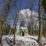 La tente Tartare sous la neige et le soleil au Désert de Retz