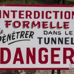 Panneau d'interdiction d'entrer du tunnel du Chaudron à Etretat