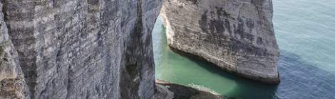 ...Porte de la Manneporte aux falaises d&rsquo;Etretat...