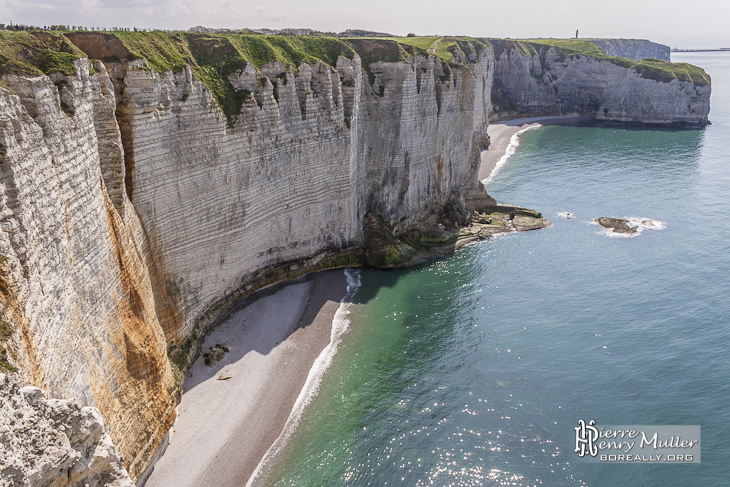 Vue sur le Pertuiser et la pointe de la Courtine depuis la porte de la Manneporte