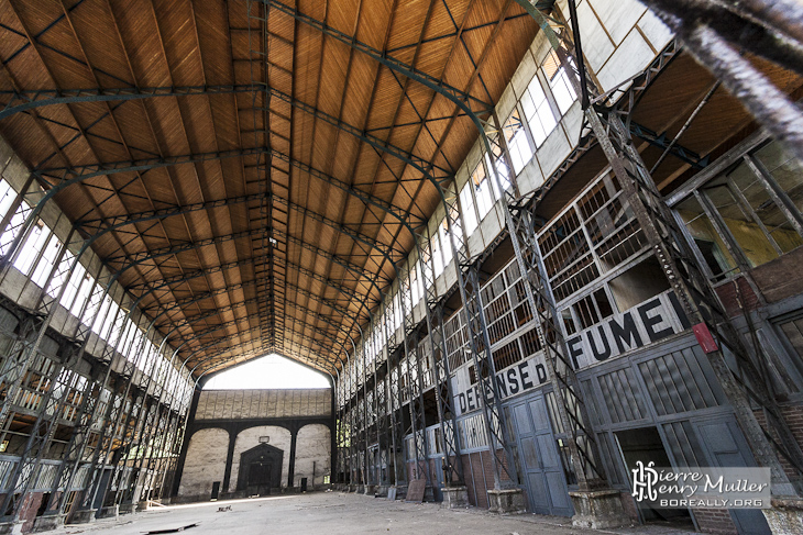 Intérieur du Hangar Y à Meudon classé monument historique en 2000