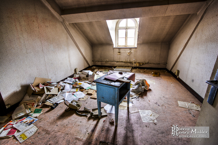 Bureau sous les toits en HDR à l'hôpital Richaud