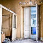 Grandes portes de la maternité de l'hôpital Richaud en HDR
