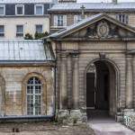 Portail de l'hôpital Richaud à Versailles