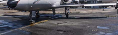 ...Le Mystère 20 produit par Dassault et Breguet est le premier jet d’affaire français qui vol le 4 mai 1963. Exporté sous le nom de Falcon il sera produit à plus de 1500 exemplaires. Dans plusieurs armée il servira d’avion de liaison et de surveillance maritime. A son bord Jacqueline Auriol établit un record de vitesse moyenne de 859km/h sur 1000km le 10 juin 1965....