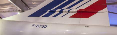 ...Empennage arrière aux couleurs Air France et roulette de queue protégeant le fuselage de tout contact avec la piste lors des fortes incidences au décollage et atterrissage....